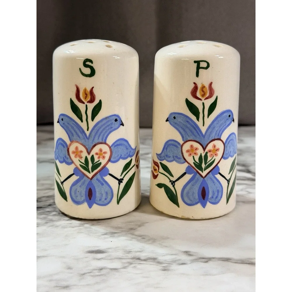 VTG SALT & PEPPER SHAKER‎ CERAMIC W/BLUEBIRD~ DUTCHMAN 4.25